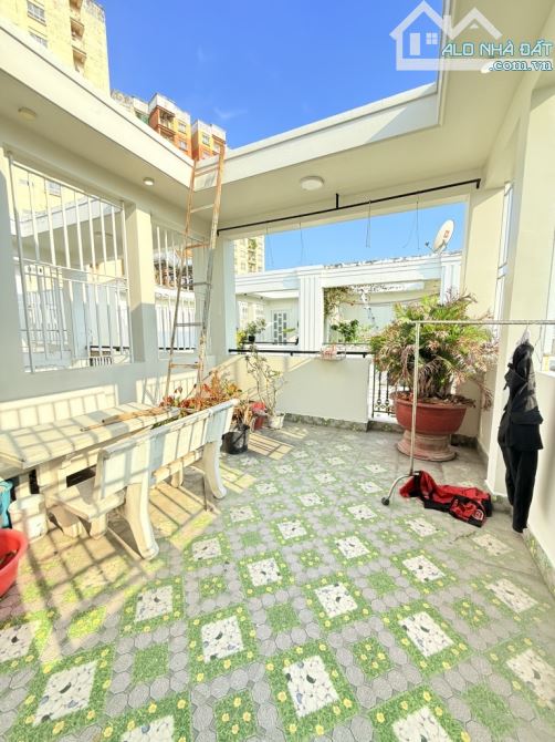 Chủ NGỘP bán gấp!!! Nhà đường xe hơi Quận 8 - 4 tầng 4x13m - 4PN - Chỉ 5.X Tỷ - 8