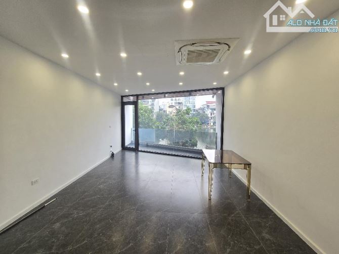 Đẳng cấp 8 tầng mặt Hồ 135 Đội Cấn, nội thất 5*, thang máy, vỉa hè đỉnh. Giá 32 tỷ - 8