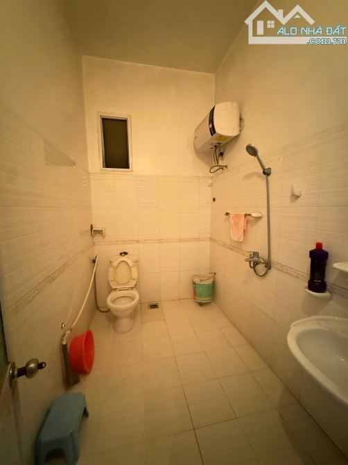 Cho thuê nhà riêng tại Phố Đình Đông, 60 m2 - hàng hiếm tại giá tốt - 4PN - ô tô đỗ cửa - 8