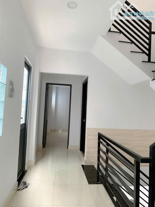 Bán nhà gần nhà ga T3, phường 13, tân bình. Kinh doanh hay ở đều được. Hai mặt tiền thoáng - 9