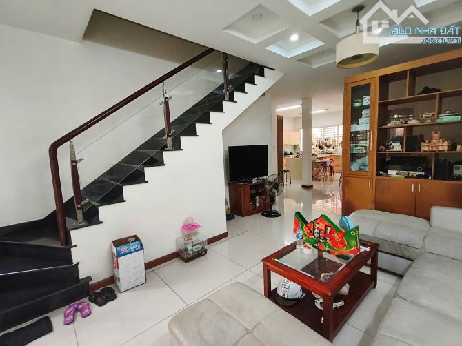 🏡 BIỆT THỰ KIỂU CHÂU ÂU 224M² – 2 LẦU MÁI THÁI – GIẢM 5 TỶ – QUẬN 7 💰 - 9