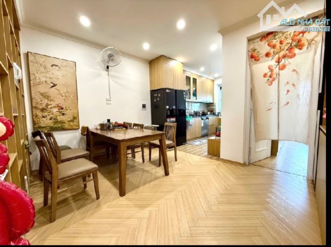 CC Cao Cấp/ 10.4 Tỷ/ 131 M2/ tầng 27/ Hoàng Đạo Thúy - 9