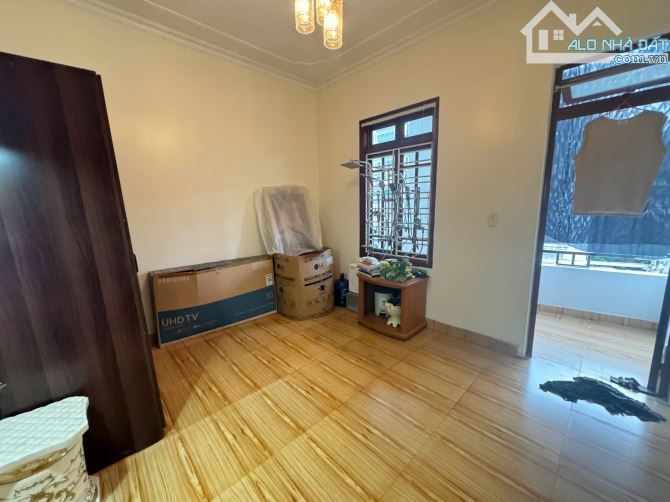 Cho thuê nhà riêng tại Phố Đình Đông, 60 m2 - hàng hiếm tại giá tốt - 4PN - ô tô đỗ cửa - 9