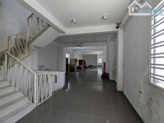 Bán 2 căn nhà liền kề mặt tiền đường Phường 7 Quận 8. Mặt tiền khu dân cư đông đúc, gần Ti - 9