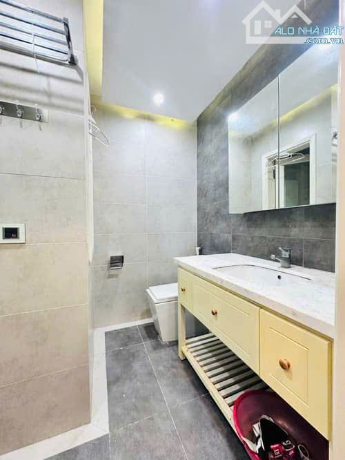 Siêu phẩm Đặng Tiến Đông, có 1 0 2 giá đầu tư, oto vỉa hè, phân lô, 40m 5 tầng giá 13 tỷ - 9