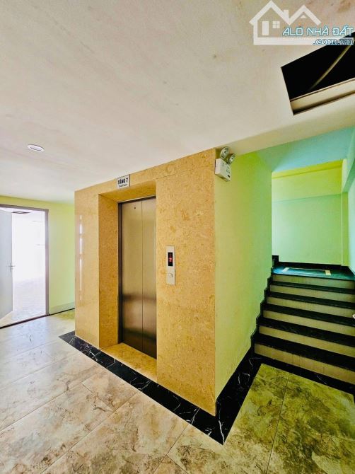 BÁN TOÀ VĂN PHÒNG MẶT PHỐ NGỌC THUỴ 240m2 - 8T THANG MÁY - MT 8.6m - 68 TỶ - LÔ GÓC - KD - 9