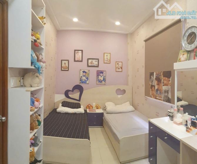 - Nhà bán căn đôi hẻm 4m đường Calmette, Ông Lãnh Q1. 2 lầu. Giá 9.9 tỷ thương lượng - 2