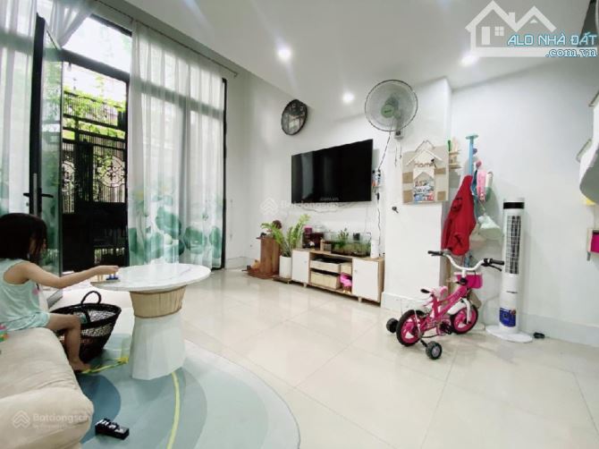 🏡 Bán nhà mới Q.10, gần Vạn Hạnh Mall, 8.x tỷ!