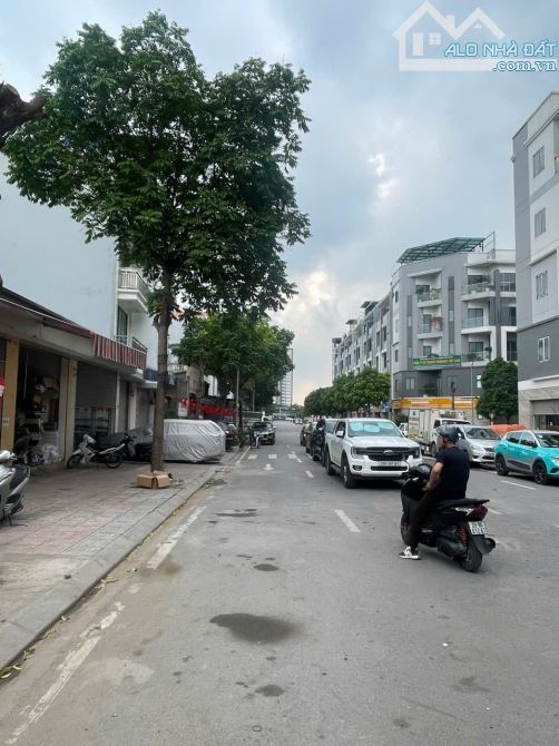 PHÂN LÔ ĐẤU GIÁ GIANG BIÊN-LONG BIÊN-PHÂN LÔ OTO TRÁNH-VỈA HÈ KINH DOANH-TC VỪA