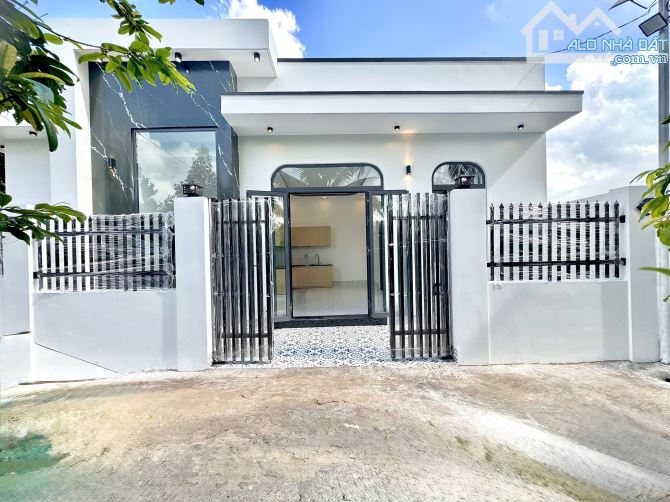 “GIẢM 150TR” NHÀ MỚI TUYỆT ĐẸP GẦN ĐH FPT, NAM CẦN THƠ 6KM- KHU ĐÔNG ĐÚC DÂN CƯ SINH SỐNG