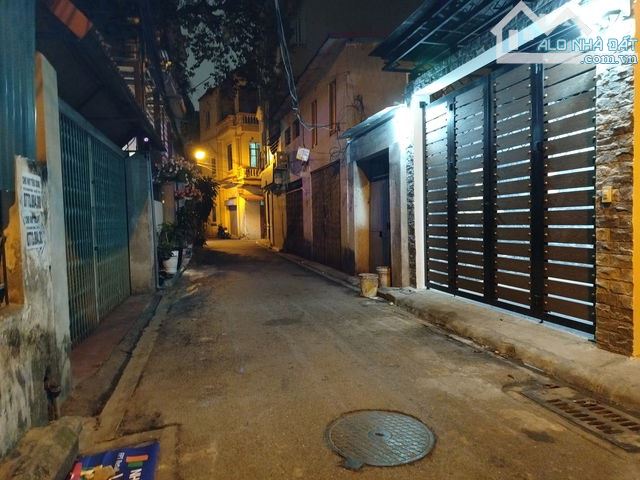 BÁN NHÀ MỚI MẶT NGÕ THÔNG Ô TO QUA NGỦ TRONG NHÀ 70m2 X5 Tầng,12.3 tỷ,Chu Huy Mân-Long Biê