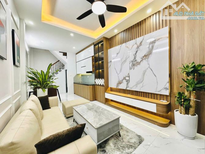 Cho thuê nhà ngõ 22 Tôn Thất Tùng, 4 tầng x 30m2, Full đồ chỉ việc vào ở, 12.5 triệu