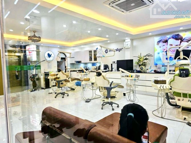 Mặt phố Vũ Tông Phan, vỉa hè, kinh doanh, 100m*10T thông sàn, thang máy, cho thuê 100tr