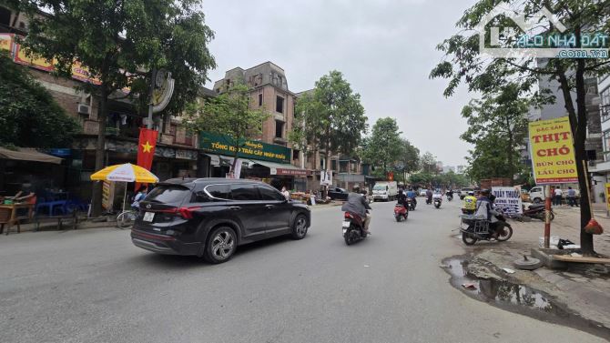 Cần bán nhà mặt đường lớn Yên Xá, Tân Triều, Lô góc 176m2, 5 Tầng