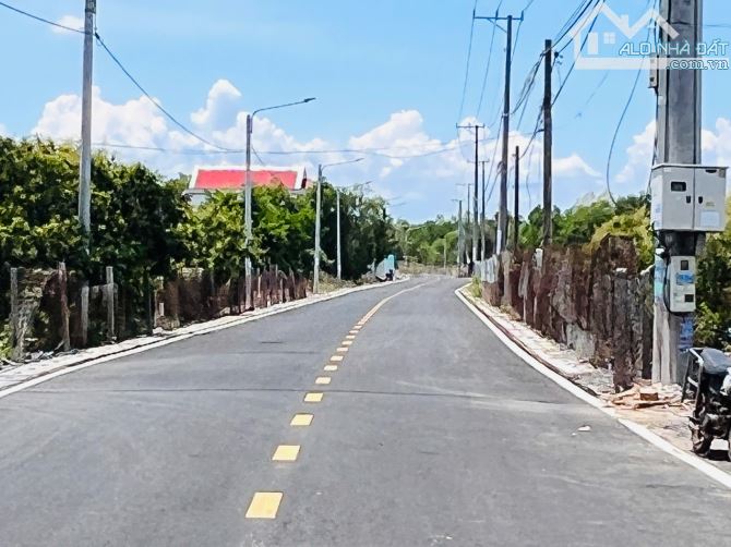BÁN LÔ ĐẤT BIỂN LỘC AN-CÁCH ĐƯỜNG VEN BIỂN 100M ĐI BÃI TẮM 700M GẦN CHỢ TRƯỜNG HỌC
