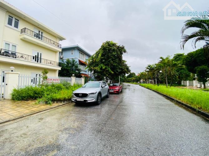 Bán Biệt thự KĐT Quang Minh Mê Linh Hà Nội lô góc 228mx3T Đường Bằng Lăng 18,9 tỷ kd