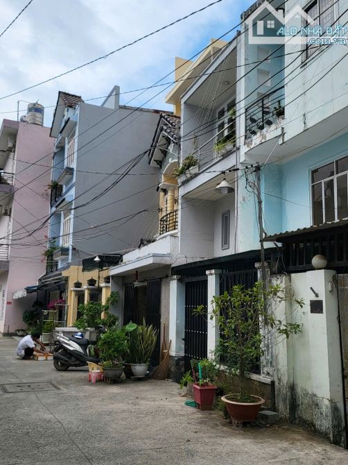 NHÀ 3 TẦNG – HẺM XE HƠI 6M – HOÀN CÔNG CHUẨN – TT. NHÀ BÈ – GIÁ CHỈ 5,470 TỶ (CÒN BỚT)