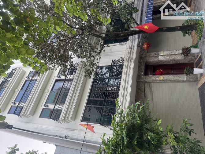Bán nhà liền kề văn phú 50m phân lô vỉa hè ô tô tránh