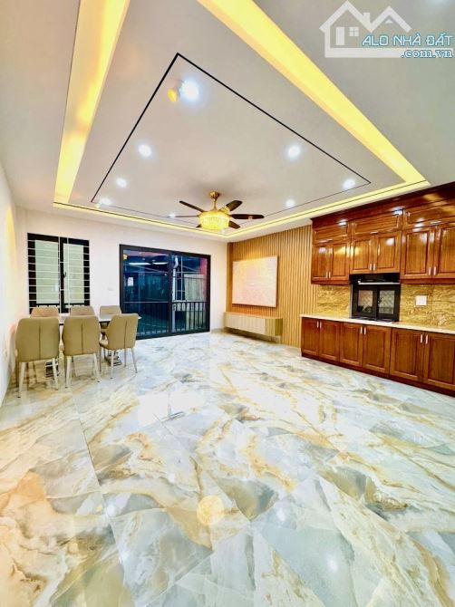 Bán Nhà Gia Thuỵ 55m2-6 tầng-mt 5m-8.9 tỷ-3 THOÁNG - THANG MÁY-FULL NỘI THẤT-PHÁP LÝ CHUẨN