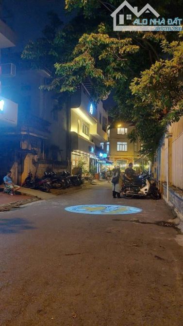 Bán gấp! Mặt phố Nguyễn Văn Trỗi, Hà Đông 60m2, MT 9m, ô tô tránh, vỉa hè, hơn 15 tỷ