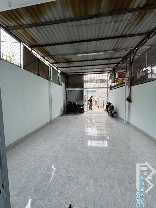 Nhanh mới kịp căn 100m2 ngay Lê Trọng Tấn cách 100m2 đến mặt tiền chỉ 5 tỷ TLCC