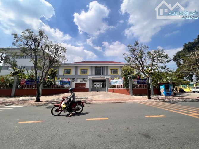 Nhà 2 tầng Mặt tiền đường THỚI AN 20, phường THỚI AN, Q12, dt 155/126m2 (4,2m x 30m) 6,1 t