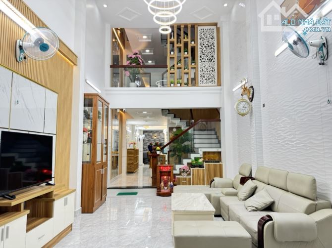 SIÊU PHẨM QUANG TRUNG ,P12 ,GÒ VẤP .90M SỔ 4A 5 TẦNG ,CÓ THANG MÁY ,HXH NHỈNH 10 TỶ