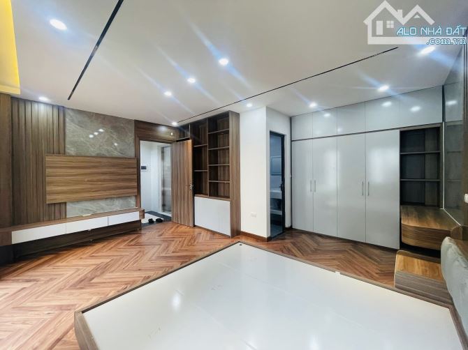 BÁN NHÀ MP TÔN ĐỨC THẮNG - MT VÀNG - SÁT VĂN MIẾU - 42M - HƠN 13 TỶ. BÁN NHANH TRONG TUẦN