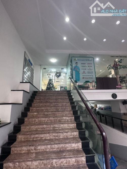TOÀ VĂN PHÒNG MẶT PHỐ VIP HOÀN KIẾM - Ô TÔ 2 CHIỀU - VỈA HÈ - KINH DOANH ĐẲNG CẤP