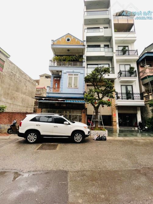 NHÀ NGỌC LÂM 95M2, 4 TẦNG KINH DOANH, MT RỘNG,PHÂN LÔ VỈA HÈ, KINH DOANH ,3 Ô TÔ TRÁNH