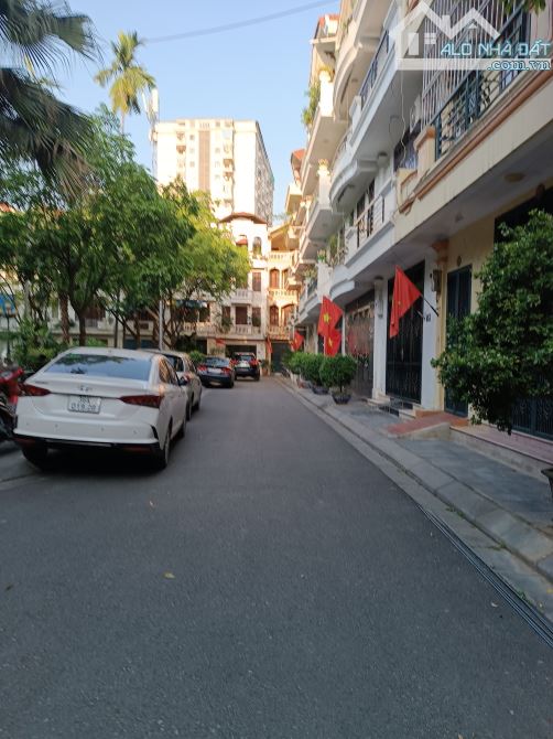 Bán Biệt Thự khu đô thị Định Công 66m2; nhà 5 tầng chào 20.5 tỷ