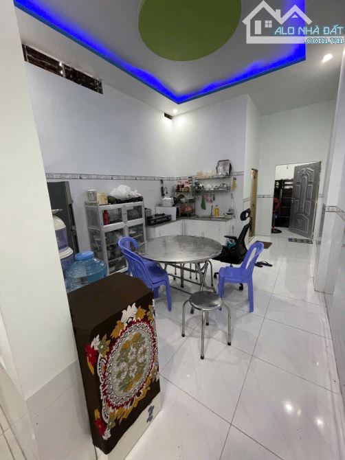 Bán căn nhà lầu mặt tiền kinh doanh buôn bán tốt gần chợ Thạnh Phú - Cây Xăng Thạnh Phú.