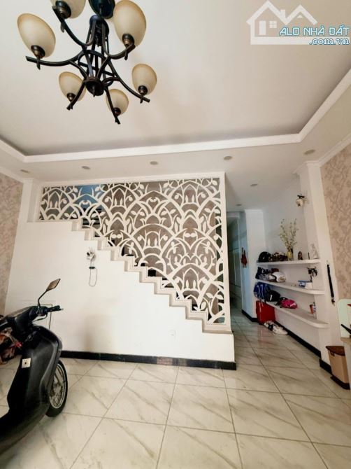 Nhà Hẻm 820 Hậu Giang, P.12, Quận 6 | 5,6 x 14 | Trệt 2 Lầu ST | 4PN 3WC | Giá 19,9 Tỷ
