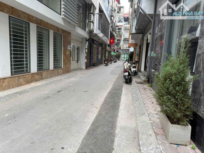 Bán nhà phố Nguyên Hồng, Đống Đa 34m, 4 tầng, mt 5.2m. Giá: 16.8 tỷ