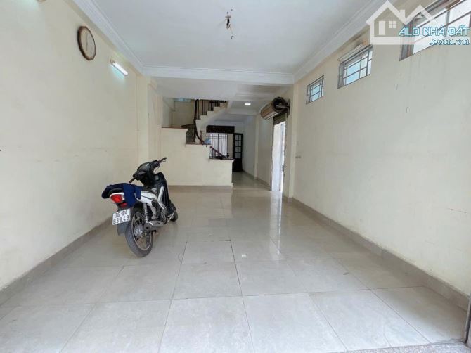 NHÀ 5T SIÊU HIẾM 5T LÔ GÓC ÔTÔ TRÁNH KD GẦN PHỐ HOÀNG QUỐC VIỆT CẦU GIẤY 70M2 MT 4.2M 21TỶ