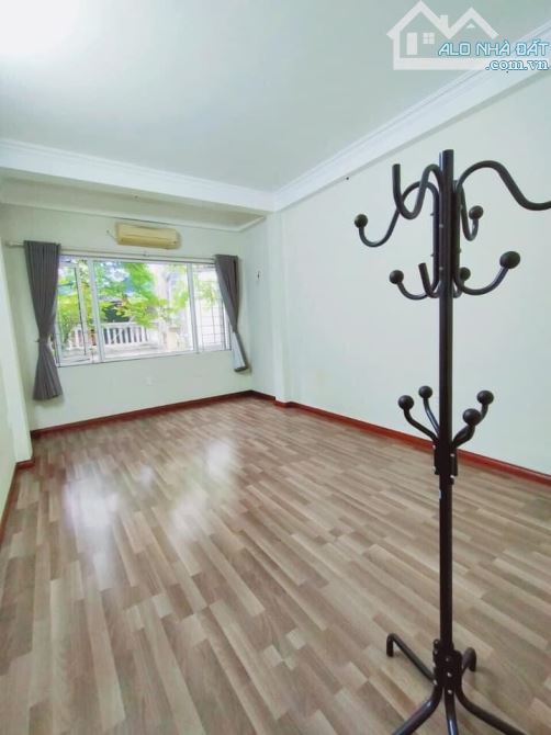 Cho thuê nhà Trung Kính, DT 100m x 4 tầng, sạch sẽ, Giá 20 triệu/tháng