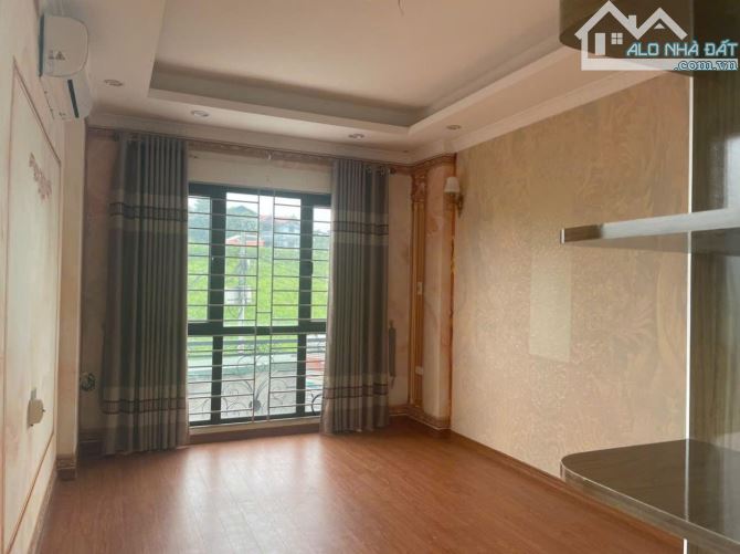 BÁN NHÀ BÁT KHỐI .HIẾM. LÔ GÓC . 36M. 4 TÀNG .Ô TÔ ĐỖ CỬA