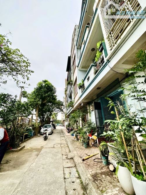 Bán Gấp NHÀ DÂN XÂY Ngọc Thuỵ 58m2-Mt 5m- hơn 12 tỷ-KHU PHÂN LÔ LIỀN KỀ ĐẦM NẤM-VỈA HÈ-OTO
