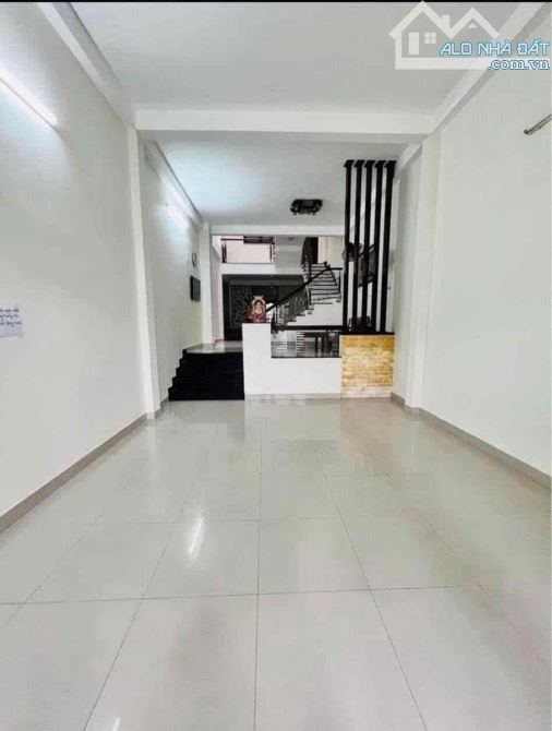 CẮT LỖ SAU 1 TỶ BÁN NHÀ 2 TẦNG MẶT TIỀN AN DƯƠNG VƯƠNG VEN SÔNG HÀN TRỤC 30M VỊ TRÍ ĐẸP