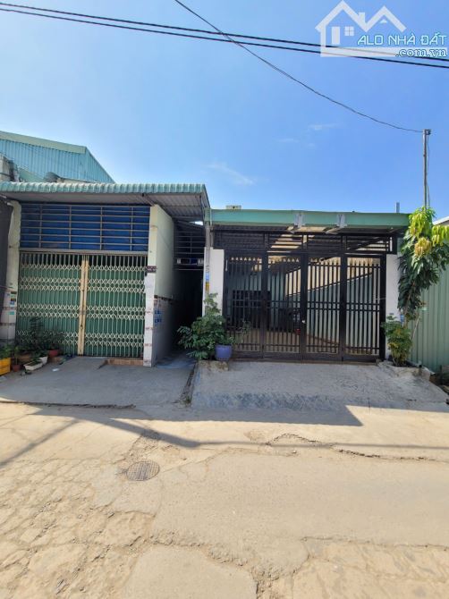 4Tỷ7__223,2m2__Dãy trọ 1Kiot + 9Phòng__thu 15 tr/th__Hẻm 5m, cách đường Bình Chuẩn 34 100m