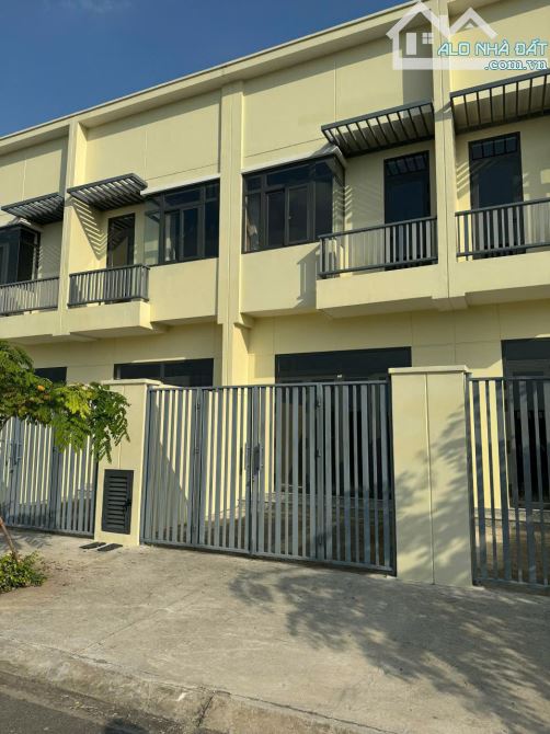 Bán nhà đất xây sẵn trong khu công nghiệp Phước Đông giá 1,7 tỷ 1 trệt 1 lầu, đã có sổ