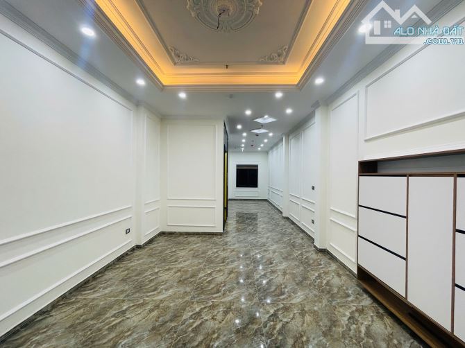 Gấp gấp! Chủ hạ chào 4 tỷ căn nhà cực đẹp 55m2x8T thang máy. Cách mặt phố Đội Cấn chỉ 10m.