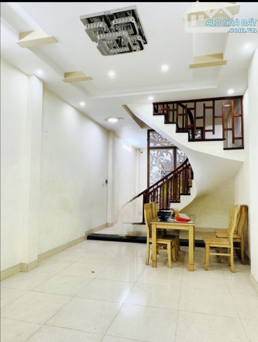 Bán nhà Trần Quốc Hoàn 45mx6T, phân lô ô tô tránh, gần phố, KD đỉnh, 18 tỷ.