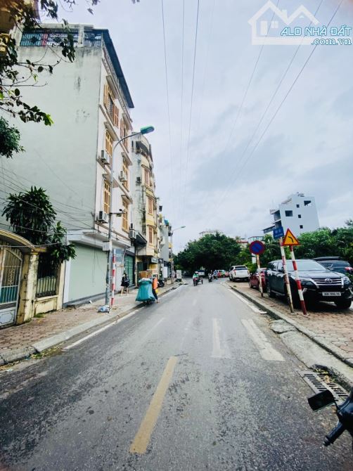 Bán nhà Hồ Tùng Mậu 5 tầng gần phố cạnh trung tâm các trường đại học lớn