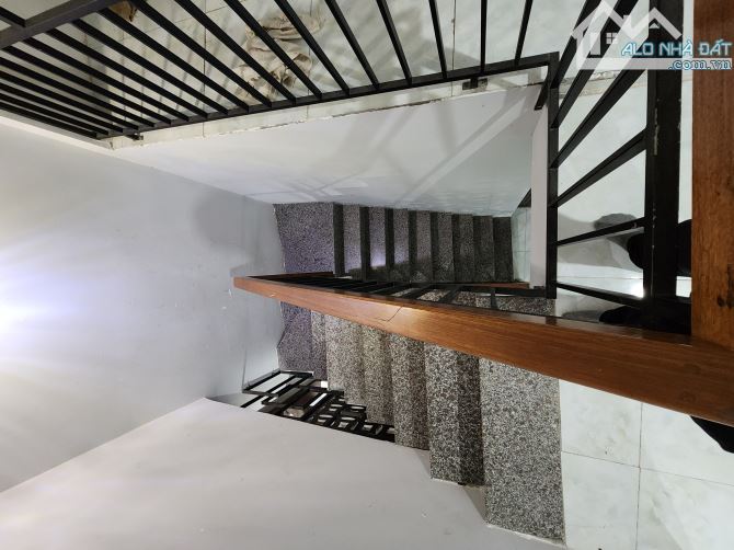 SIÊU PHẨM Ô TÔ HẢI CHÂU, GẦN MẶT TIỀN HÀN MẶC TỬ, 2 TẦNG, CỰC ĐẸP, Ở NGAY,
