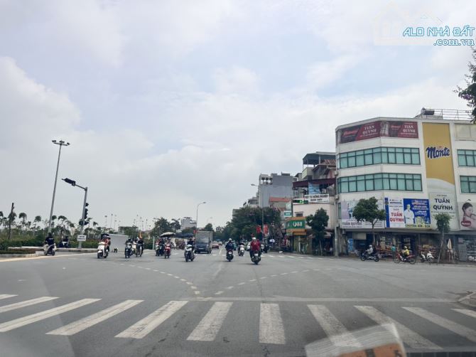 Vỉa Hè Kinh Doanh-Thang Máy.Bán Nhà 7 Tầng Trung Tâm Cổ Bi.Dt 60m,Giá 18 Tỷ.