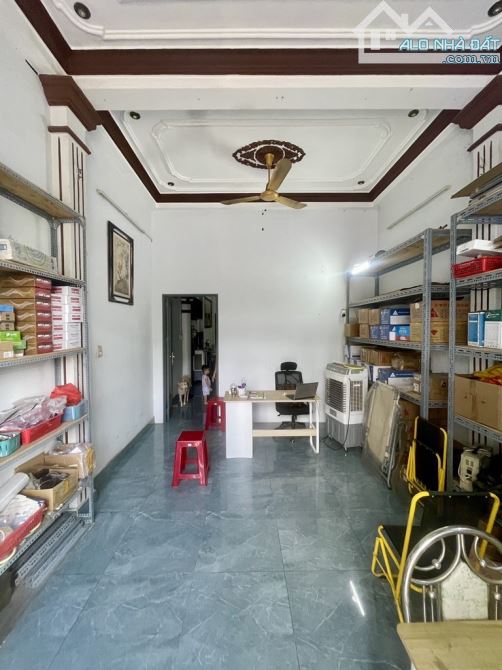 Nhà 3 tầng Mặt tiền đường PHAN VĂN HỚN phường TTN Q12, dt 133m2 (4m/11mx26m) Đường 12m