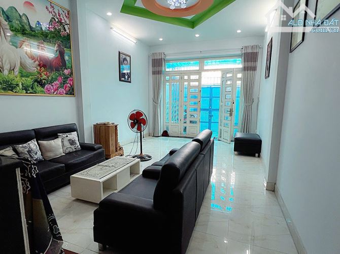 Nhà chủ xây ở, Lê Đức Thọ P6 gần công viên văn hóa. Dt 4x17m. 4 tầng. Hẻm 7m.