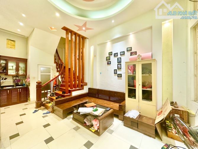 Trung Tâm Cầu Giấy- Nguyễn Khang- 35m x 5 Tầng- MT 4m- Ngõ Ô tô - Nhà Mới ở Ngay