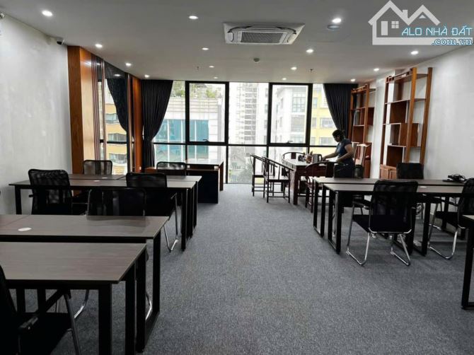 Bán tòa 12 tầng mặt phố Bùi Thị Xuân, 142m2, mặt tiền khủng, cho thuê 320tr/tháng, 158 tỷ